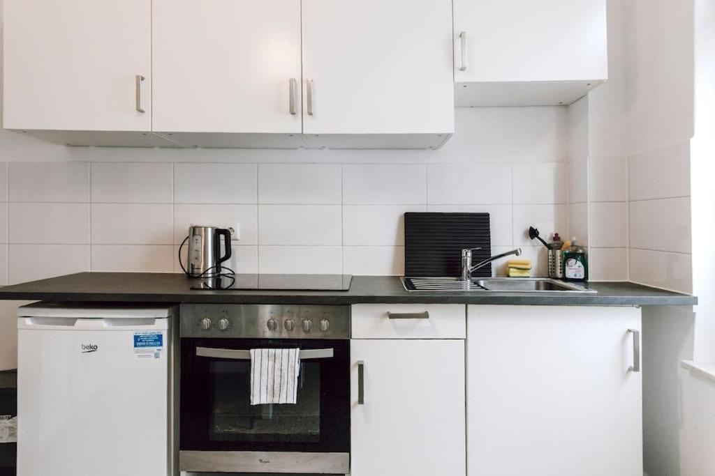 Zentral Und Frisch Eingerichtet: 2 Zi. 24H Checkin Appartement Kiel Buitenkant foto