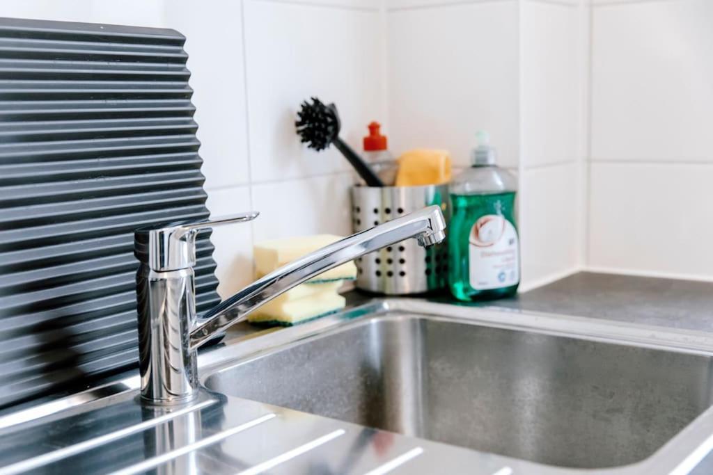 Zentral Und Frisch Eingerichtet: 2 Zi. 24H Checkin Appartement Kiel Buitenkant foto