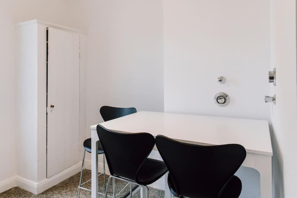 Zentral Und Frisch Eingerichtet: 2 Zi. 24H Checkin Appartement Kiel Buitenkant foto